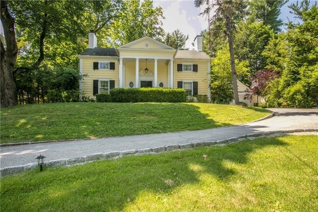 Building Photo - 306 Quaker Rd