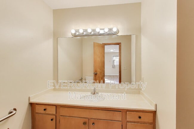 Building Photo - 705 Orchard Ln