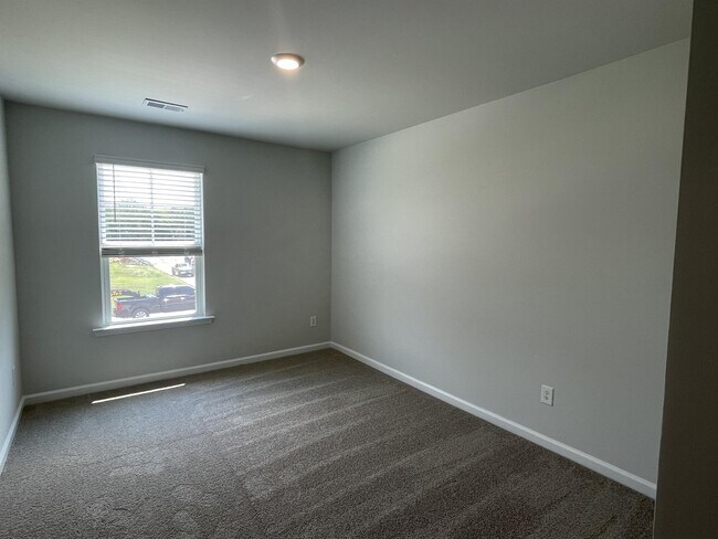 Building Photo - 240 Blue Haw Dr