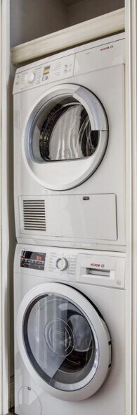 Building Photo - 16 E 116th St