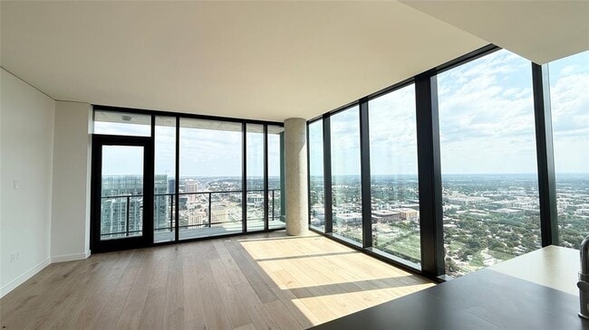 Building Photo - 610 Davis St