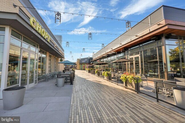 Building Photo - 111 Chevy Chase St