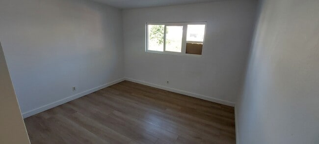 Building Photo - 230 S Azusa Ave