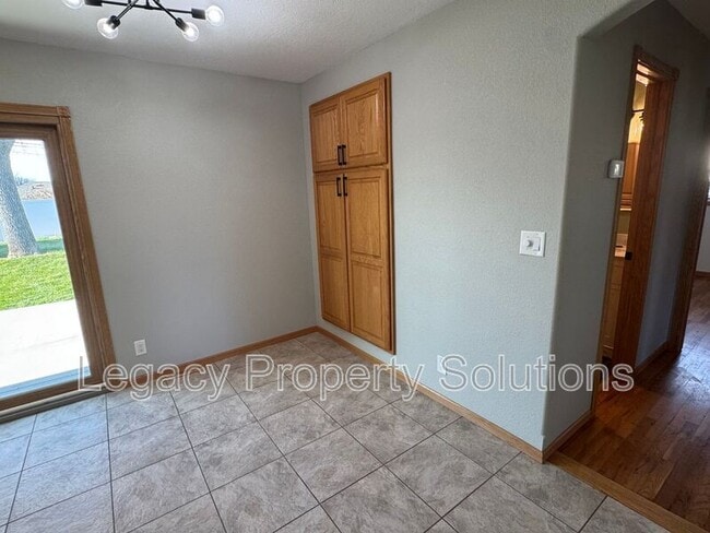 Building Photo - 1832 Assumption Dr