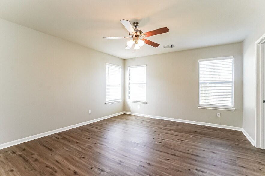 Building Photo - 11410 Sugar Bowl Dr