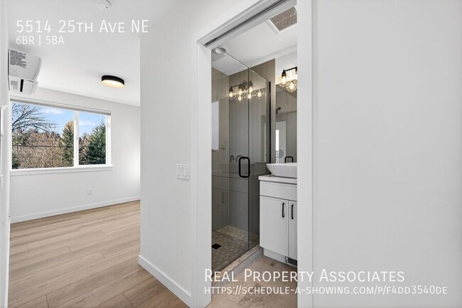 Building Photo - 5514 25th Ave NE