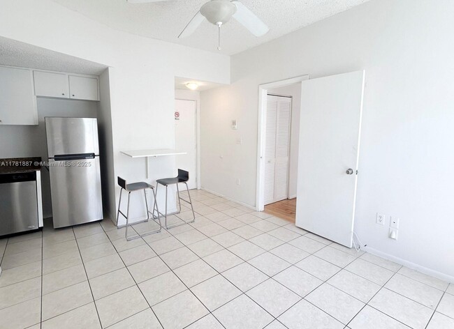 Building Photo - 1218 Drexel Ave