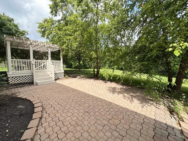 Building Photo - 5575 Glen Oak
