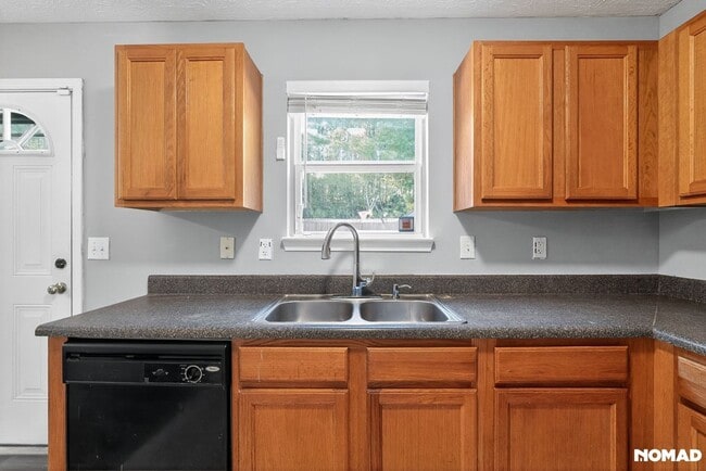 Building Photo - Charming 3BR House in Union City