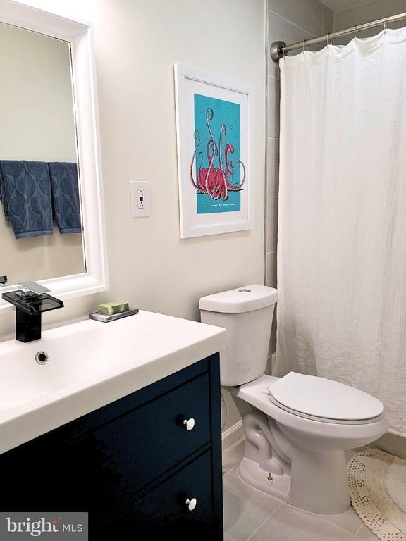 Building Photo - 200 Mohican Dr