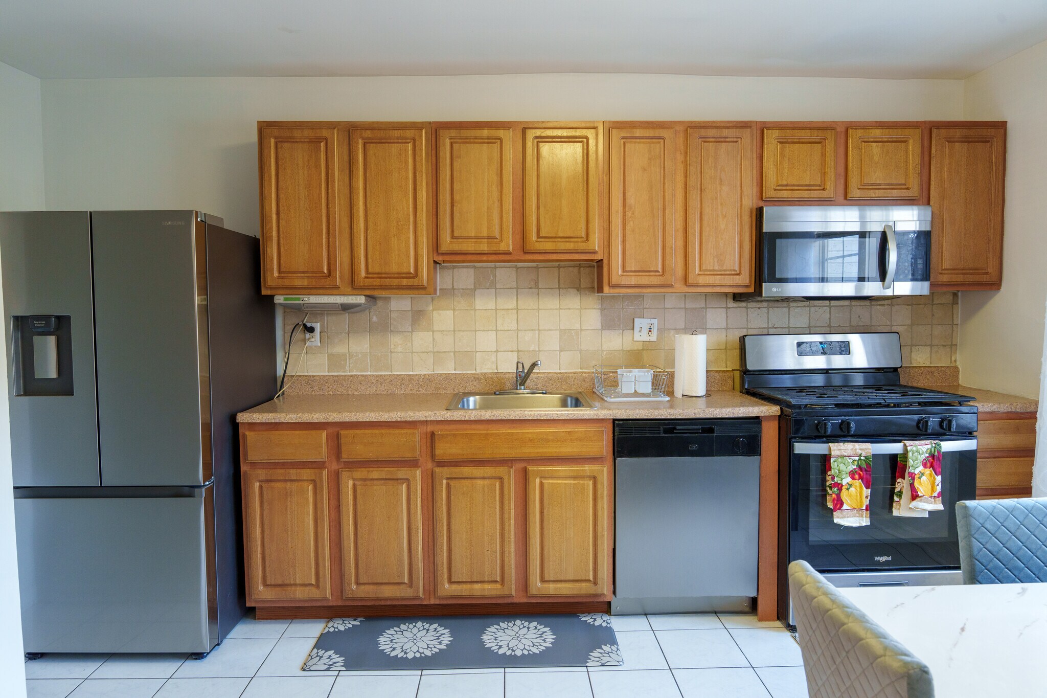 Building Photo - 8439 Pioneer Dr