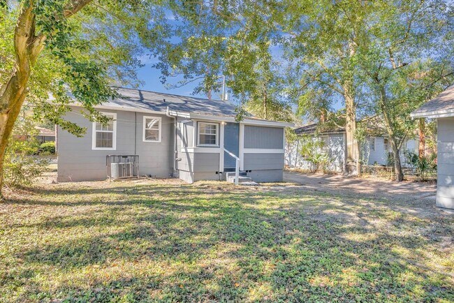 Building Photo - 8025 Paul Jones Dr