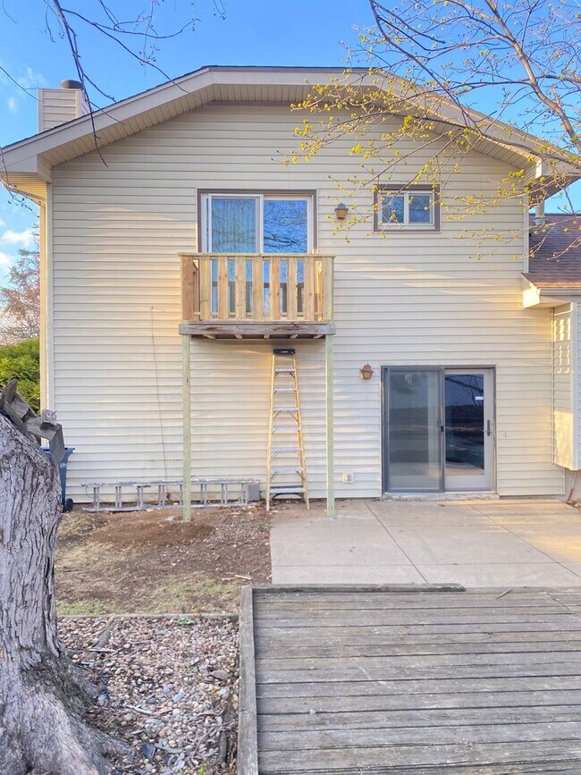 Building Photo - 3BD, 2BTH Bellevue Charmer Ready for YOU, $2,300!!