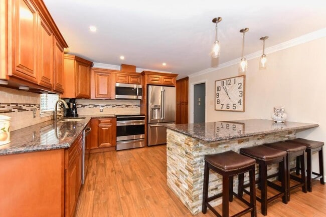 Building Photo - 4801 Sweetbriar Rd