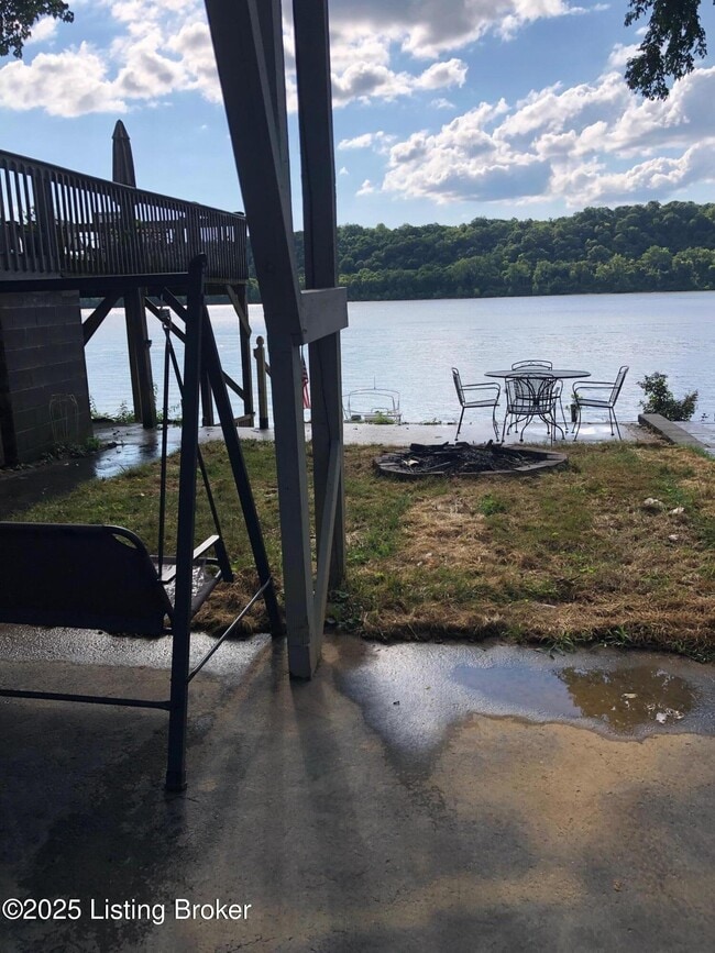 Building Photo - 1420 Riverside Dr