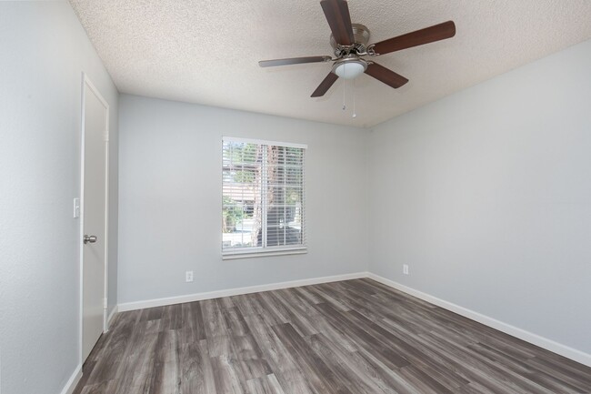 Building Photo - Second story unit overlooking pool in luxury Canyon Gate guard gated community