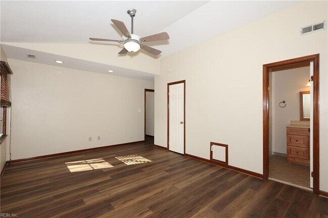 Building Photo - 1008 Hollins College Ct