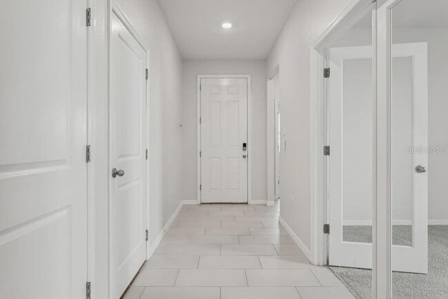 Building Photo - 32959 Sand Creek Dr