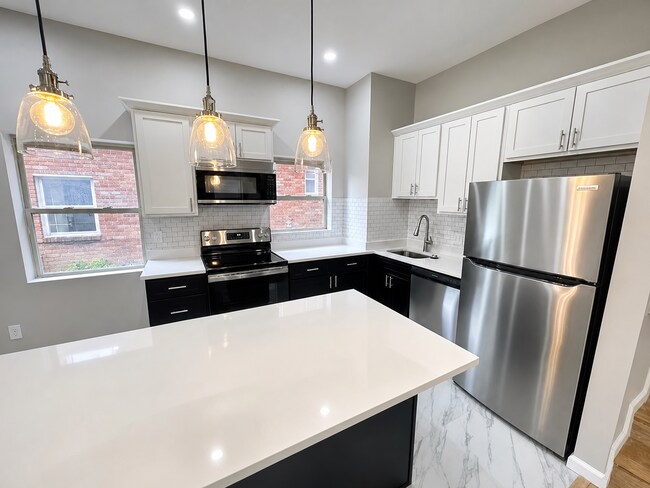 Building Photo - 3839 Beechwood Blvd