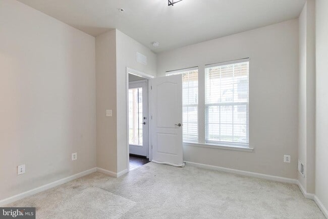 Building Photo - 2581 Debert Cir