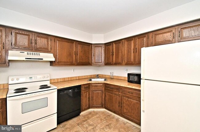 Building Photo - 592 Wrensong Rd