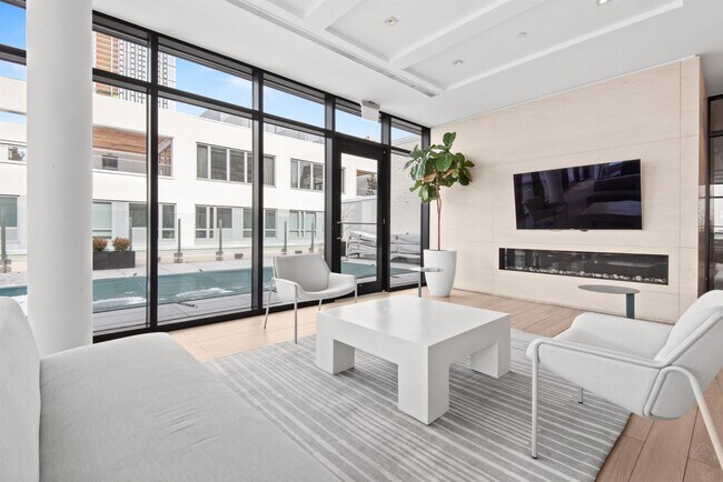 Building Photo - 160 1st St