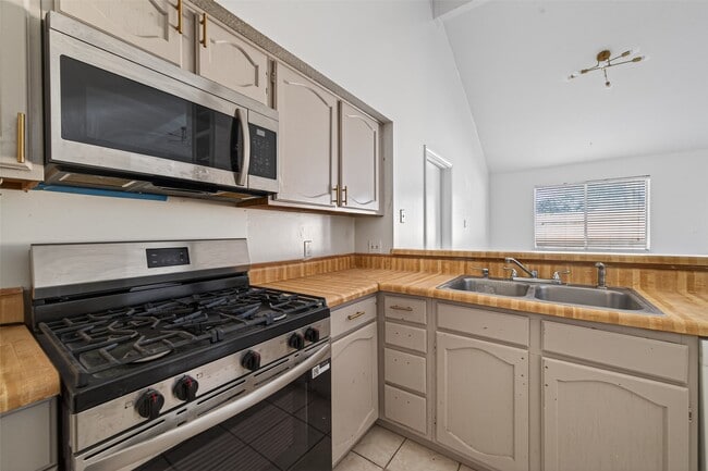 Building Photo - 22723 Timber Dust Cir