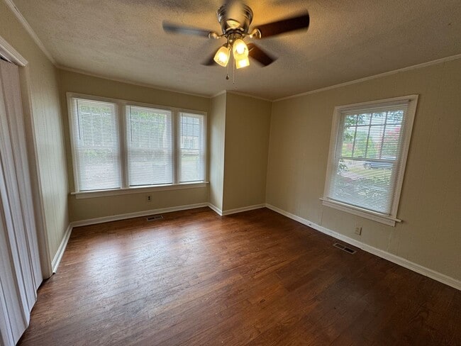 Building Photo - Cozy 3/1 House in South Rome