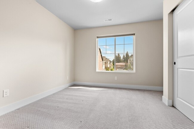 Building Photo - 3Bd/2.5Ba Lynnwood Home