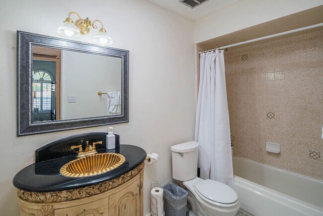 Building Photo - 6411 E Thunderbird Rd