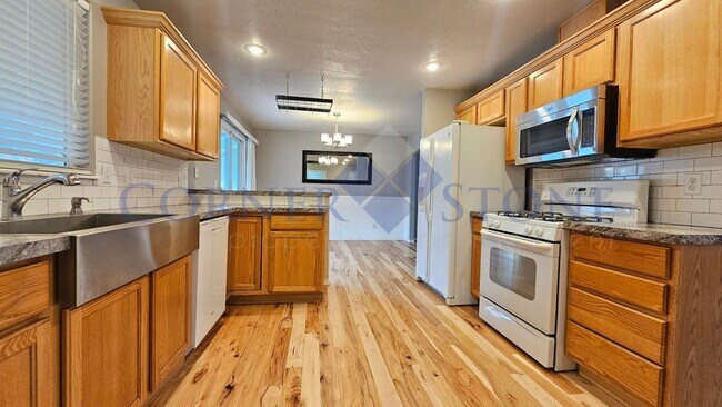 Building Photo - Beautiful Home with Separate Office/Bonus Room!