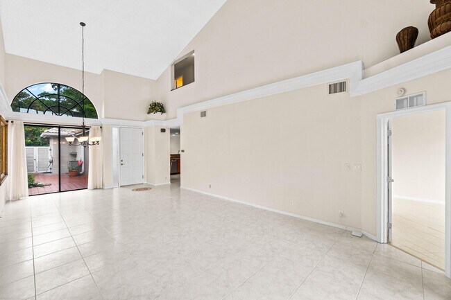 Building Photo - 5465 Monterey Cir