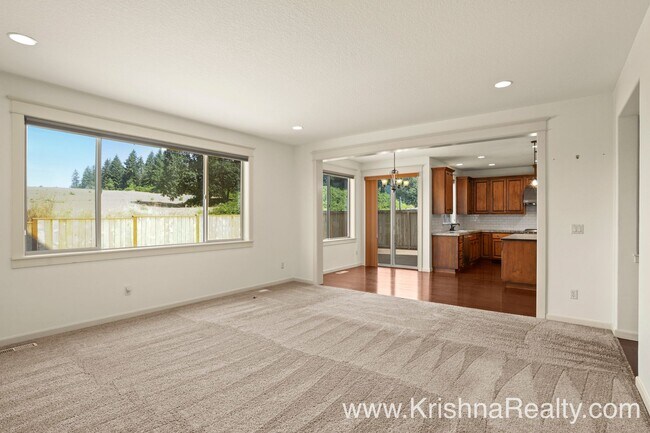 Building Photo - Stunning 4 BD* 2.5 BA* Single Family Home ...