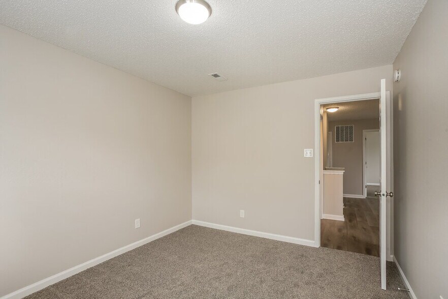 Building Photo - 5609 Woodland Trace Blvd