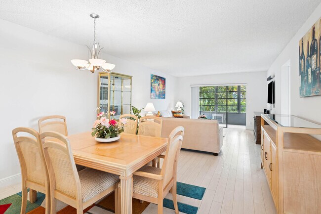 Building Photo - 15450 Pembridge Dr