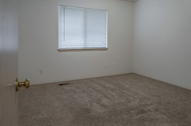 Building Photo - Beautiful home in private cul-de-sac on Gl...