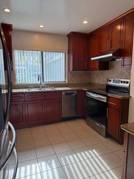 Building Photo - 833 Columba Ln