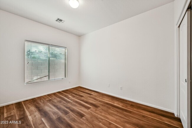 Building Photo - 7136 W Forest Grove Ave
