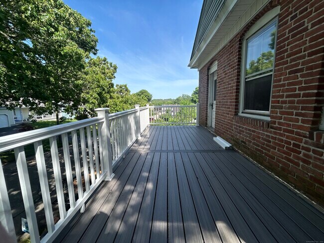 Building Photo - 10 Cherry St