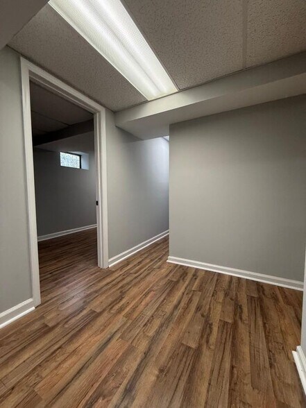 Building Photo - 1112 Chaplin St SE