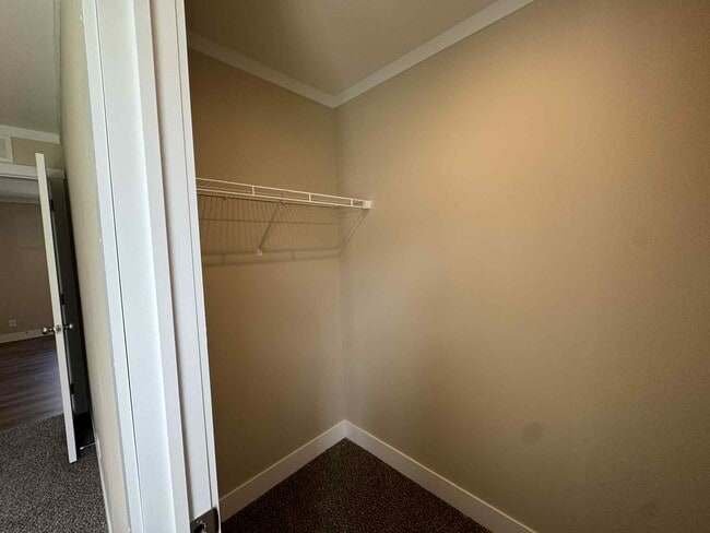 Building Photo - 48571 Lakeview Cir