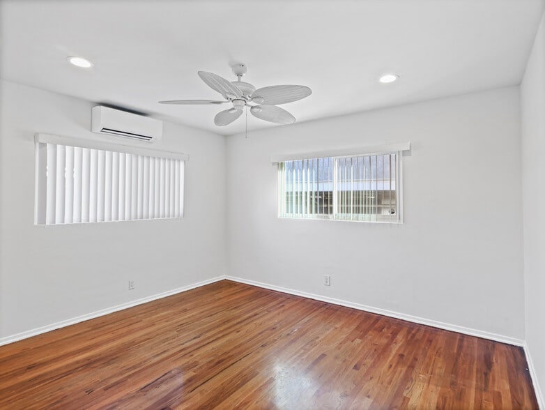 Building Photo - 4918 1/2 Tujunga Ave