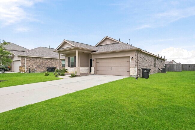 Building Photo - 14739 Sweetwater Dr