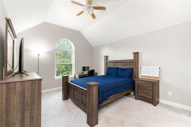 Building Photo - 3819 Emerald Lake Dr