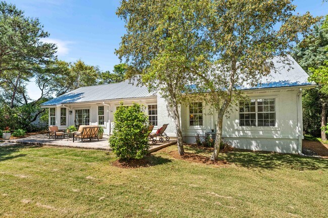 Building Photo - 220 Seabreeze Cir