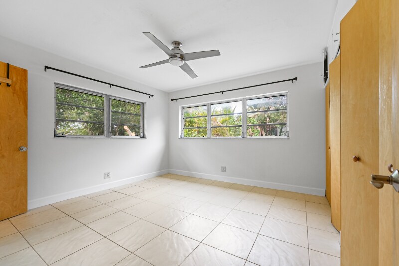 Building Photo - 3355 SW 22nd St