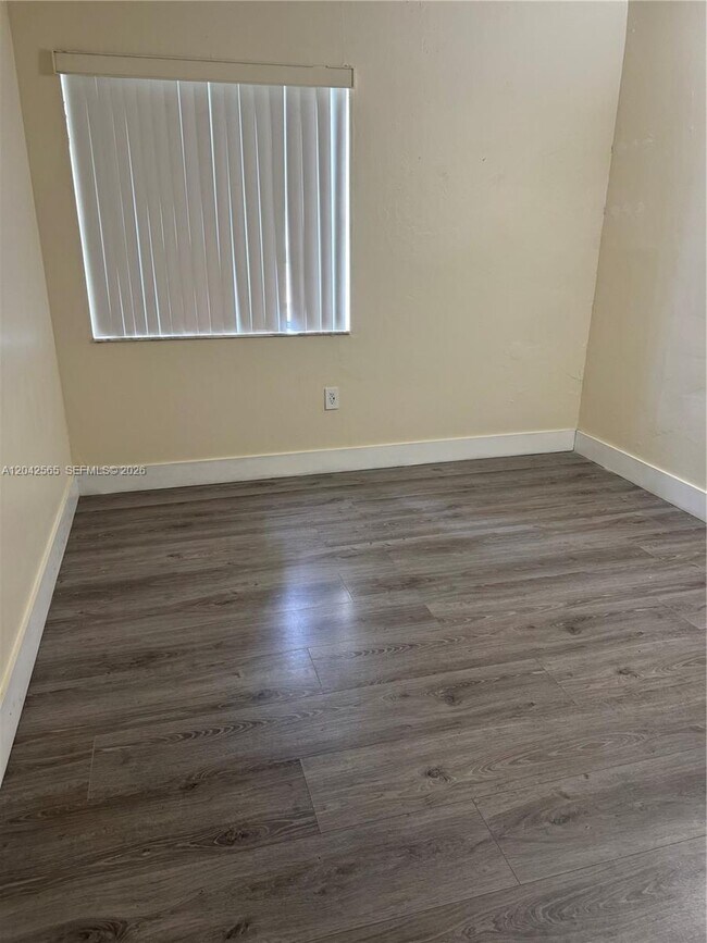 Building Photo - 9429 Fontainebleau Blvd