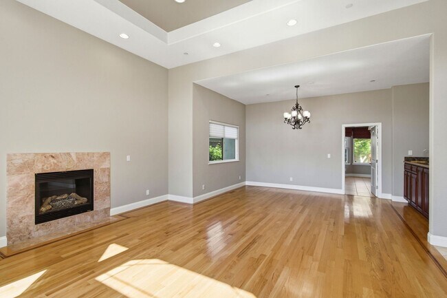 Building Photo - Stunning 5-Bedroom Sunnyvale Home