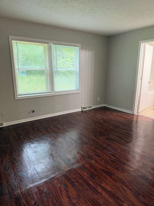 Building Photo - a newly updated single-family home located in a nice neighborhood of Indianapolis.