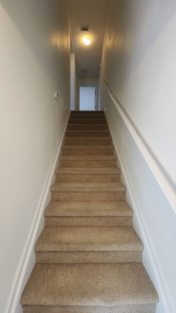 Building Photo - Lovely Move in Ready Home